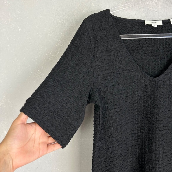 Vince women size L v-neck smocked textured top black cotton stretch - Picture 2 of 10